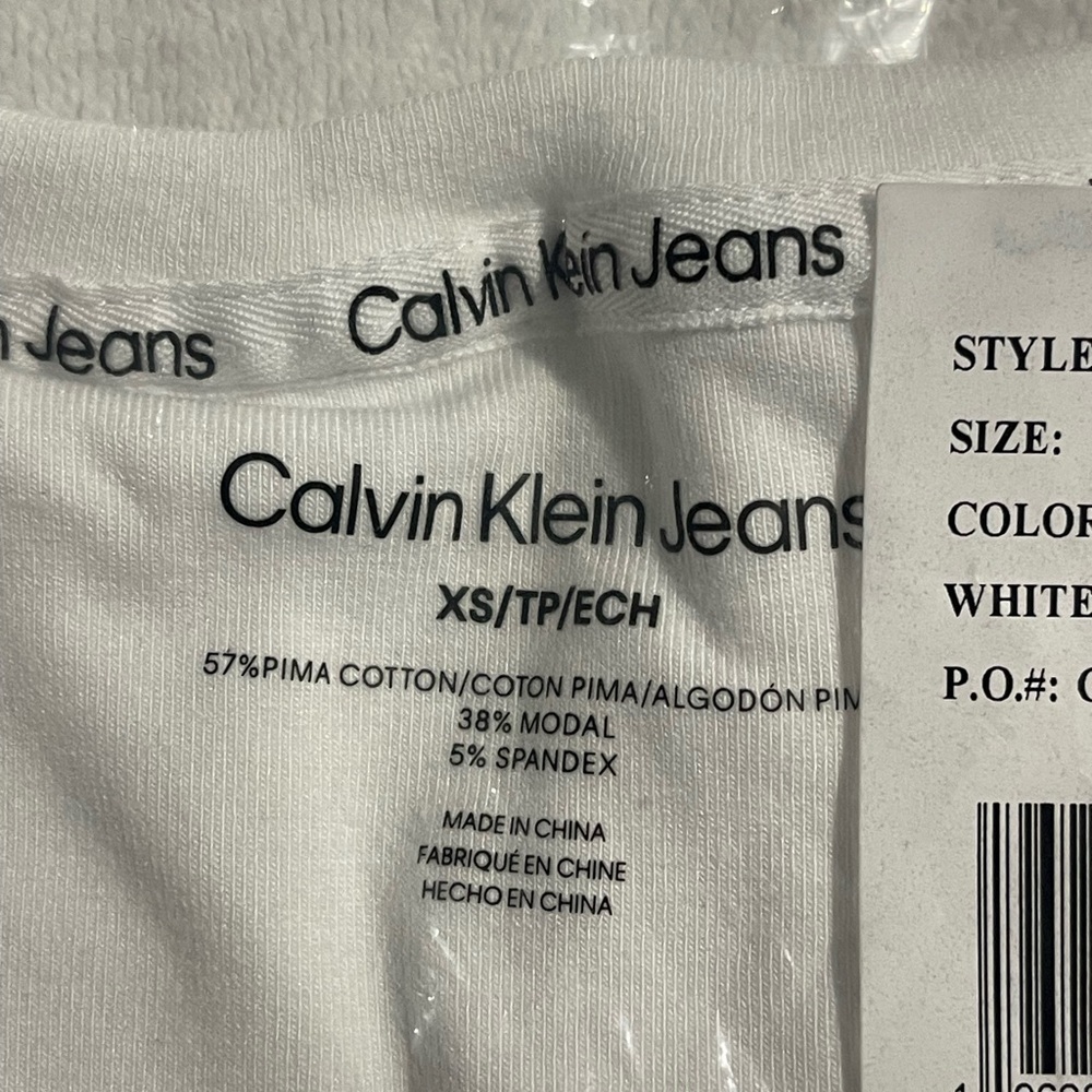Calvin Klein Jeans Women's Cap-Sleeve V-Neck Bodysuit - White - Picture 9 of 9